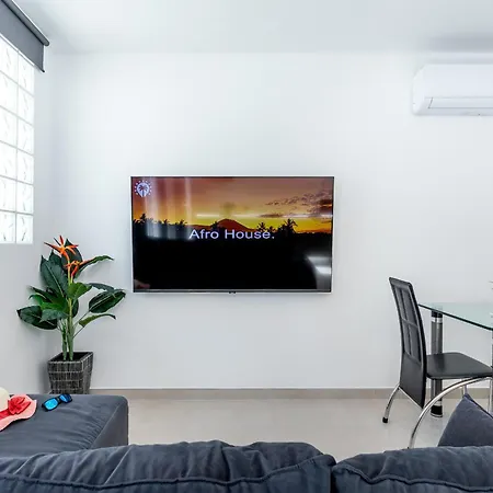 3 Charming In Americas Apartment