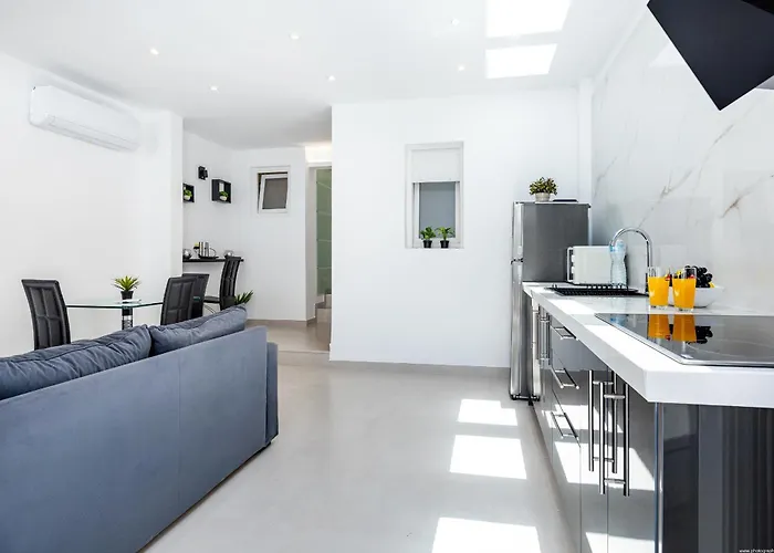 3 Charming In Americas Apartment